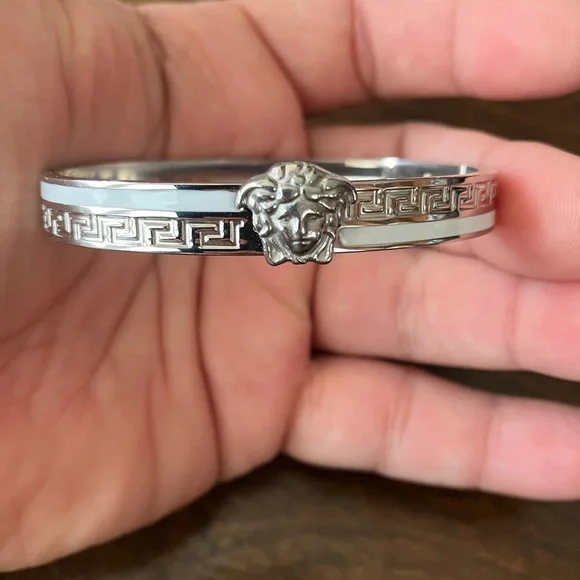 Versace Women’s Bracelet. - Picture 4 of 7